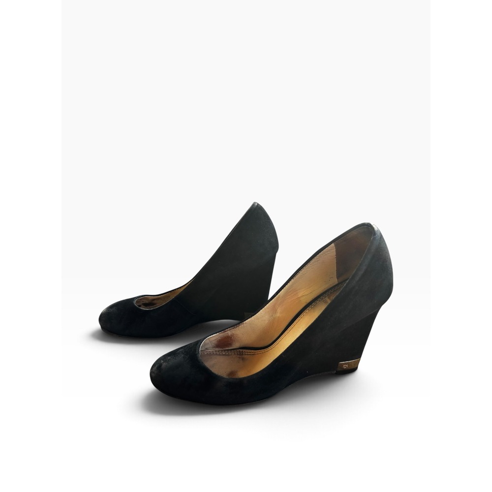 Tory Burch Astoria Suede Wedge Pumps 7.5M Black Suede Gold Hardware Logo Classic